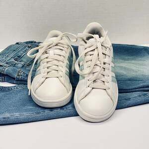 Adidas  Cloudfoam Advantage Women’s White Mint Green Sneakers Size 6